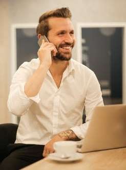 Joo Santos Formado em:<br>Tcnico em Transaes Imobilirias<br>Graduado em Direito<br>Ps graduado em Direito Internacional